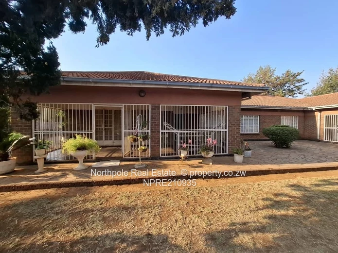 Nharira Spacious & Neat House Available For 1 December