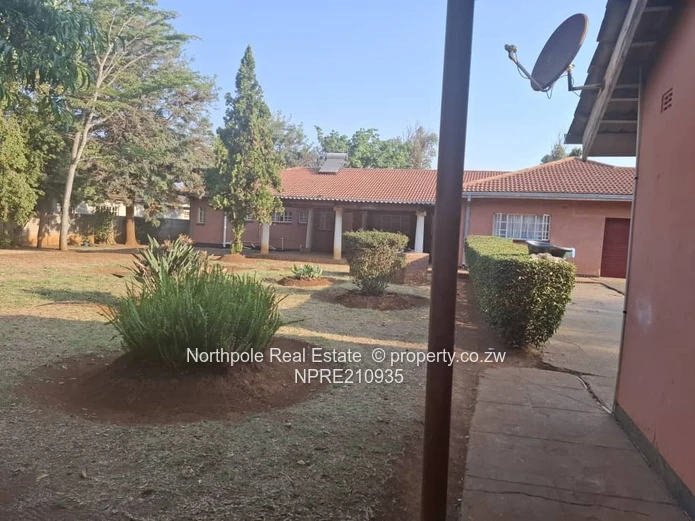 Nharira Spacious & Neat House Available For 1 December