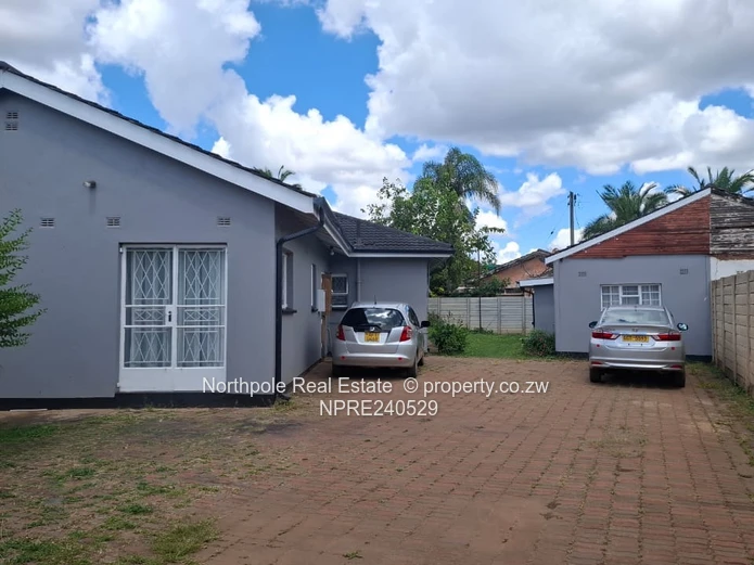 Sunridge( Perfect For Investors, With Harare Drive Frontage Close To Lomagundi Road)