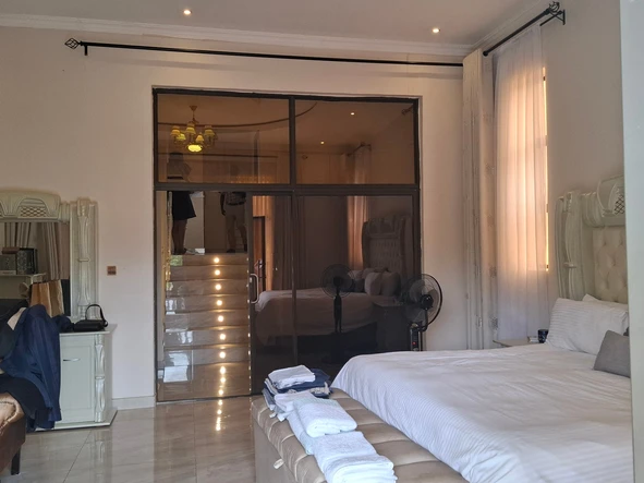 6 Bedroom House