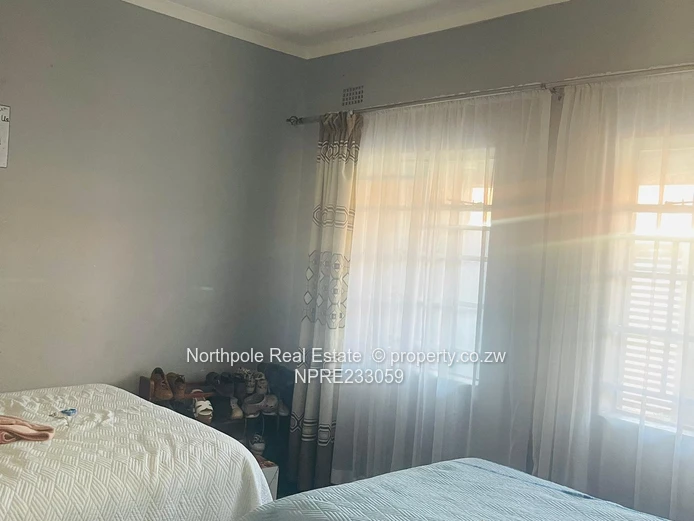 Old Bluffhill Garden Flat For Sale