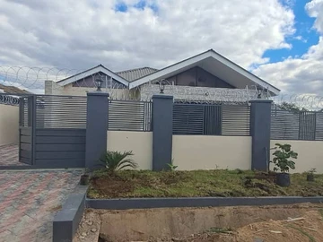 2 Bedroom Flat & Apartment