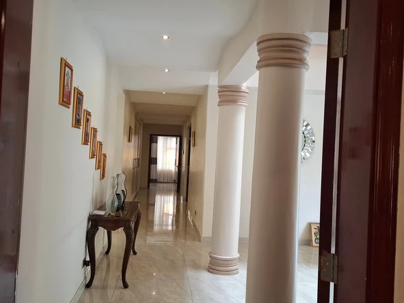 6 Bedroom House