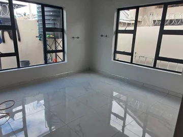 2 Bedroom Flat & Apartment