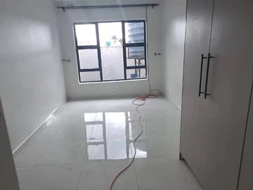 2 Bedroom Flat & Apartment