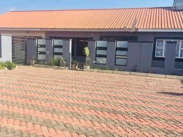 2 Bedroom Garden Flat