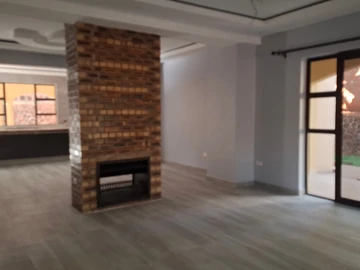 6 Bedroom House