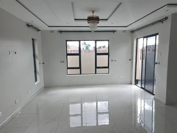 2 Bedroom Flat & Apartment