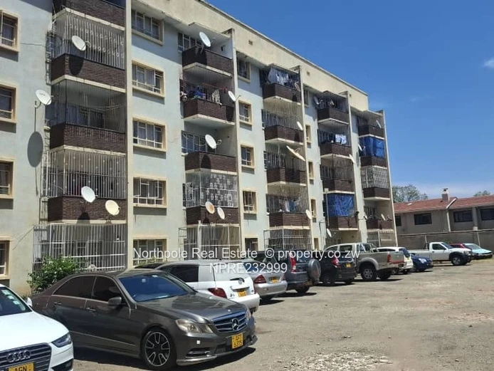 FLAT TO LET Baines and  7th Avenue 