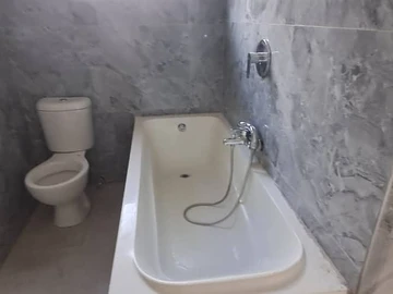 2 Bedroom Flat & Apartment