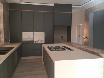 6 Bedroom House