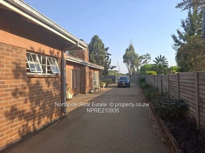 Nharira Spacious & Neat House Available For 1 December