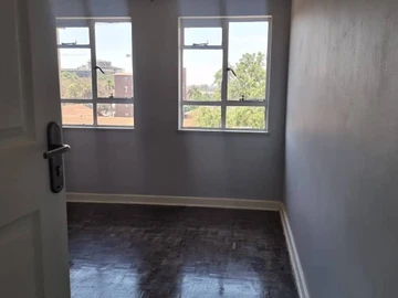 2 Bedroom Flat & Apartment