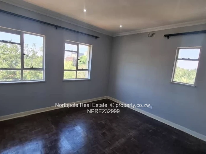 FLAT TO LET Baines and  7th Avenue 