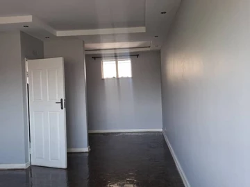 2 Bedroom Flat & Apartment