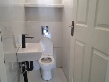 2 Bedroom Flat & Apartment