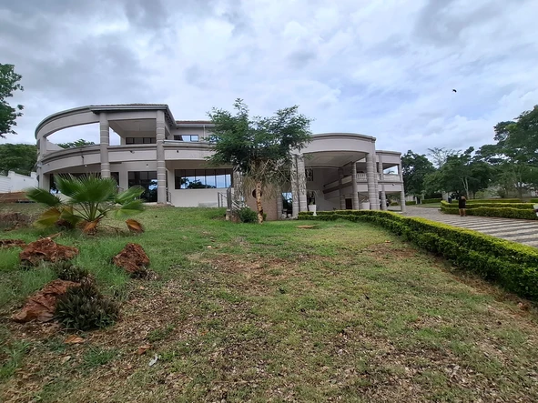 6 Bedroom House